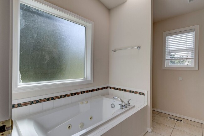 Building Photo - Spacious 2+ Bedroom Home on Corner Lot in ...
