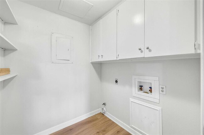 Building Photo - 8102 Ceberry Dr