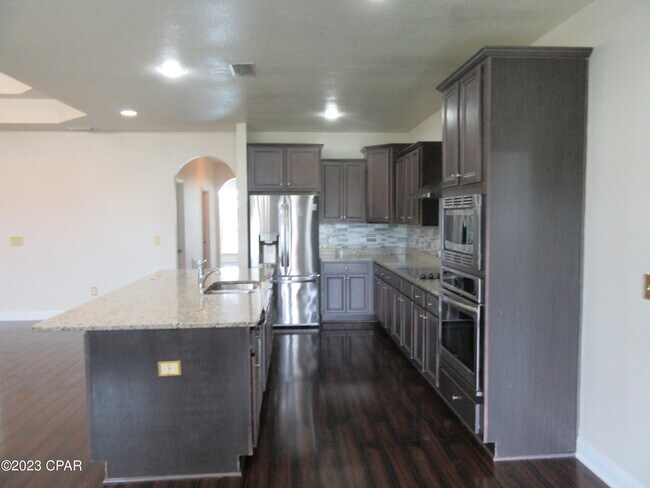 Building Photo - 105 N Shoreview Dr.