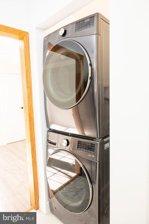 Building Photo - 2201 Strahle St