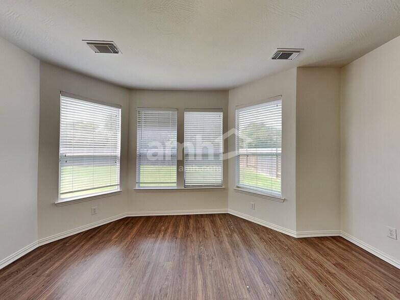 Building Photo - 2610 Dawn River Ln