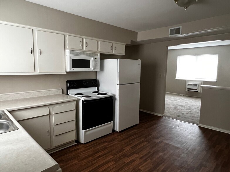 Bluestem Apartments 1309 E 11th Ave Emporia KS 66801 Apartment Finder