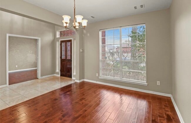 Building Photo - 10807 Oak Bayou Ln