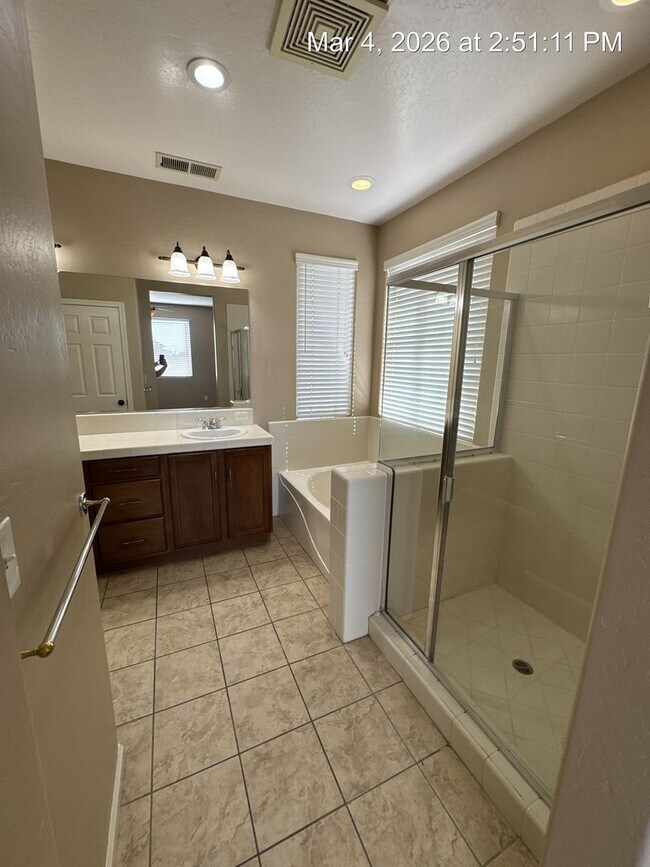 Building Photo - 2 Weeks Move in Special! Located in Avalon gated community!