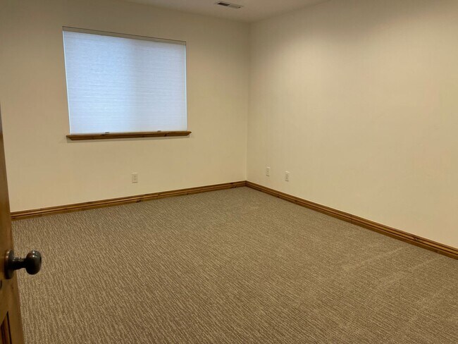 Building Photo - Gorgeous home in Orem