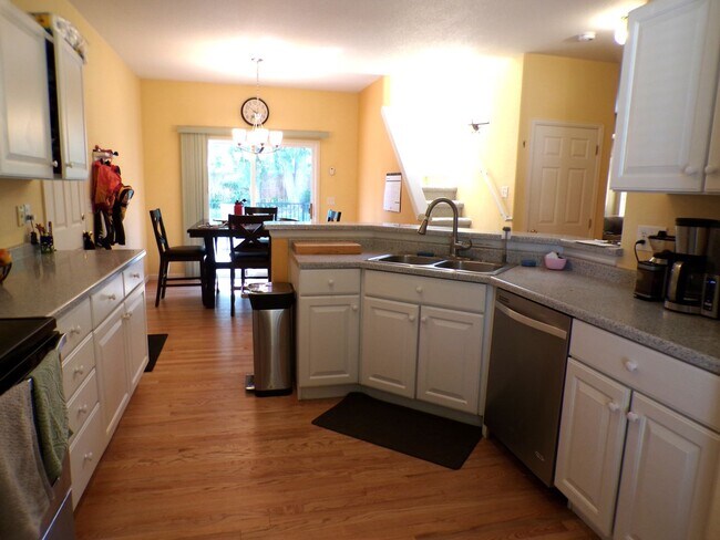 Building Photo - Cozy Hidden Gem in the Heart of Lakewood! ...
