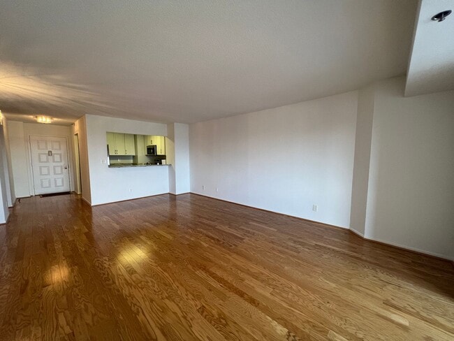 Building Photo - Luxurious 2 Bed 2 Bath Penthouse In Alta V...