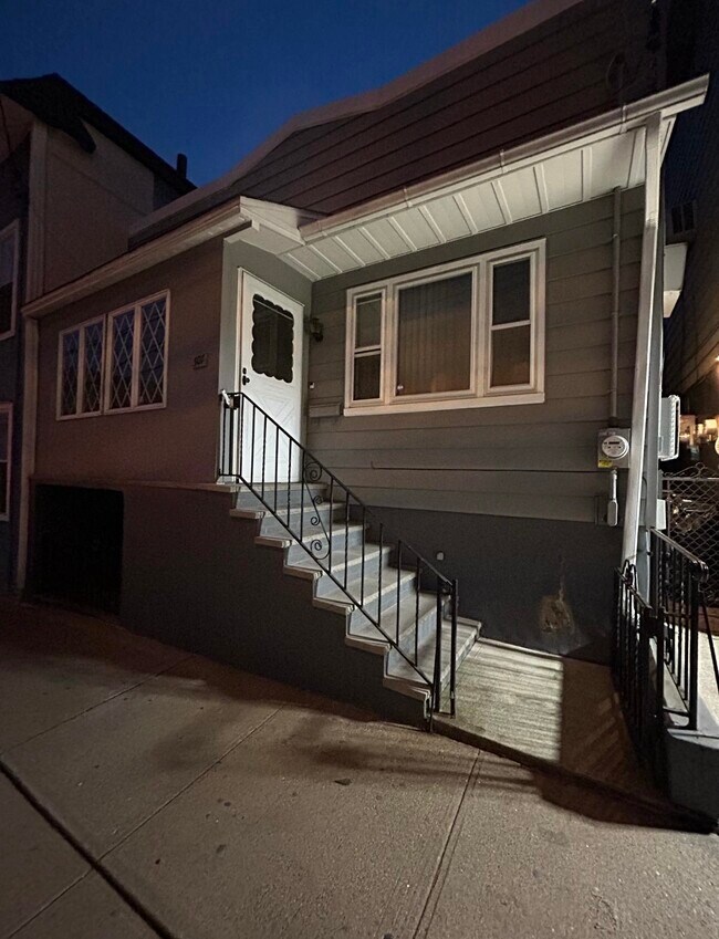 Building Photo - 307 71st St