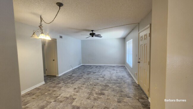 Building Photo - 2 bedroom 2 bath condo