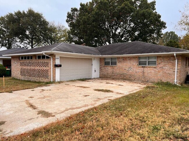 Building Photo - 6709 Sandpiper Dr