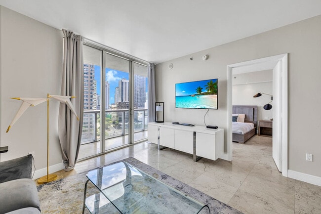 Building Photo - 481 Brickell Ave