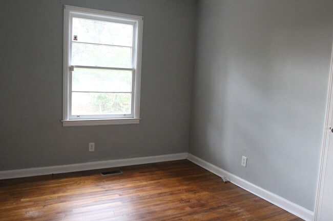 Building Photo - 1807 W Broad Ave