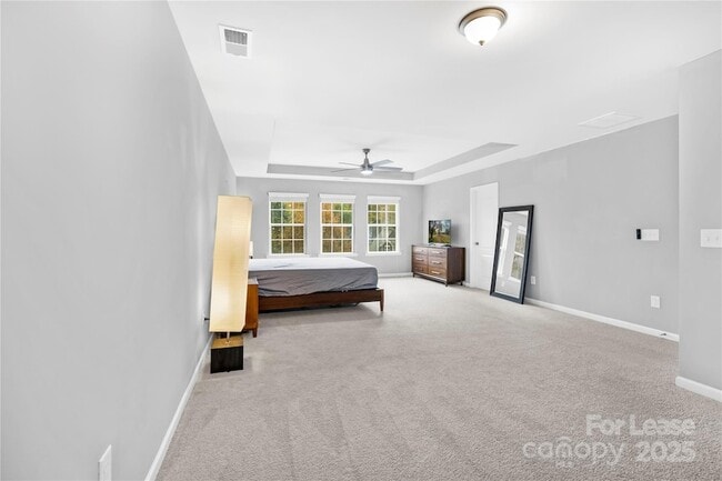 Building Photo - 5829 Dinsmore Ln