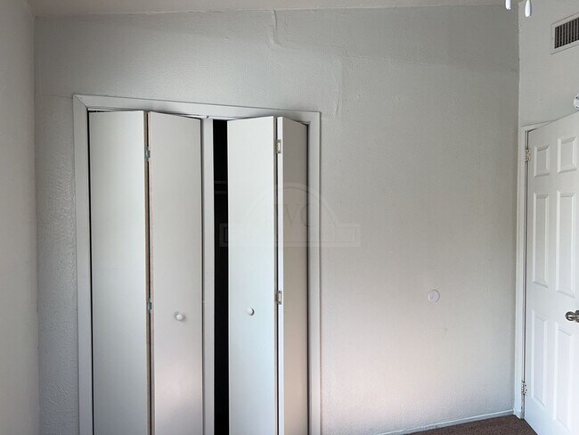 Building Photo - ***Two-Weeks Free Rent***916 Evergreen, Ki...