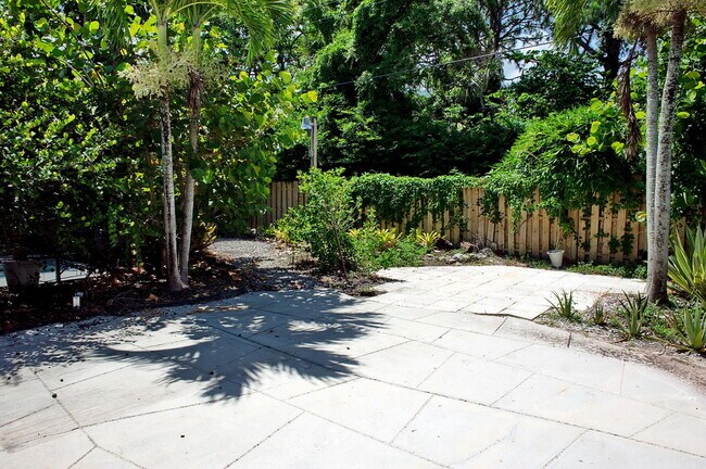 Building Photo - Annual Rental - 2 Bedroom + Den Home with ...