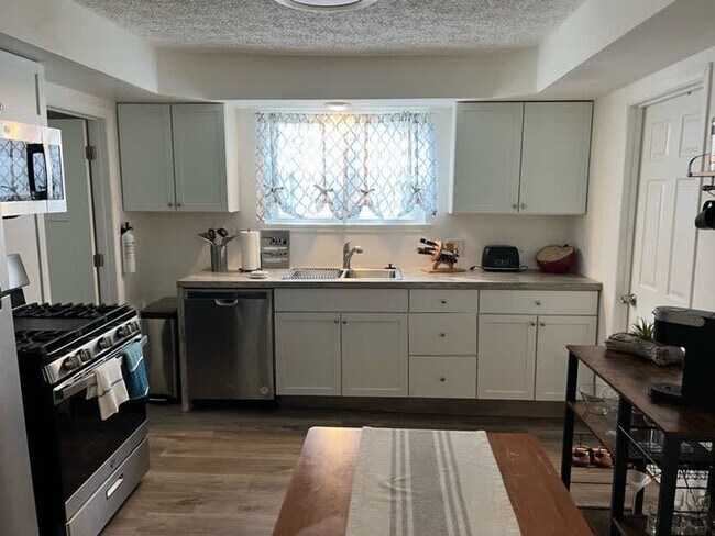 Building Photo - 27385 Park Ct