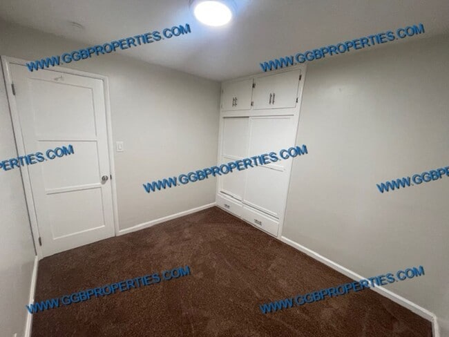 Building Photo - Rent Ready / / Charming 3 Bedoom Home with...