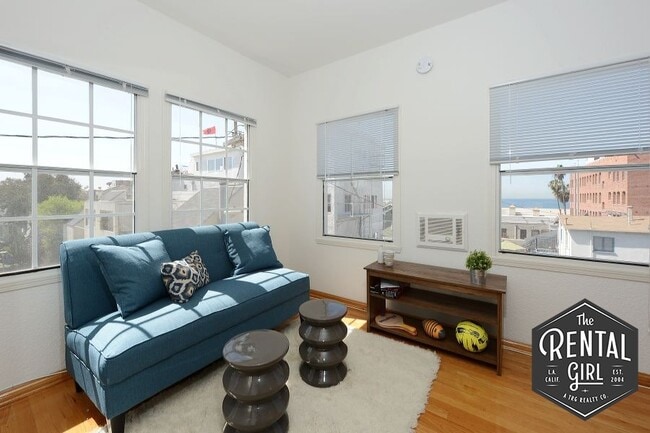 Building Photo - 26 Breeze Ave