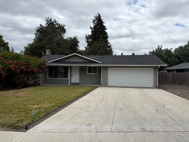 Building Photo - 3 Bedroom 2 Bath Single Family House