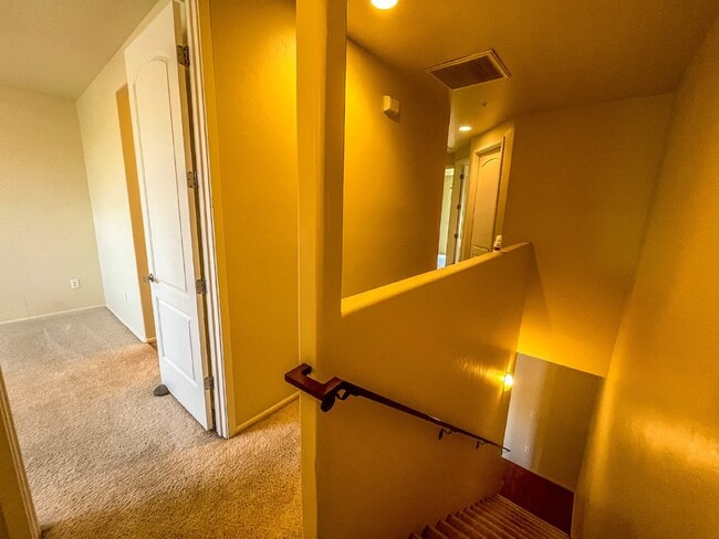 Building Photo - 3 Story townhome