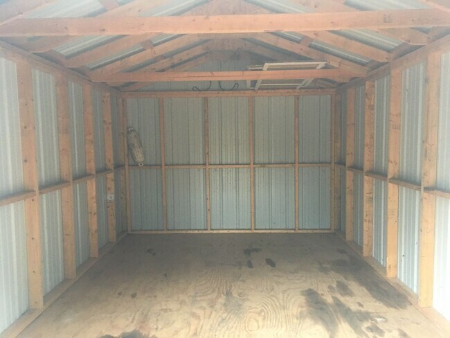 Building Photo - 3320 Riverview Dr