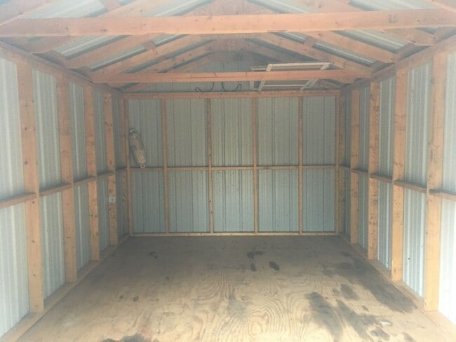 Building Photo - Beautiful 3 Bedroom Water Front Home with Dock