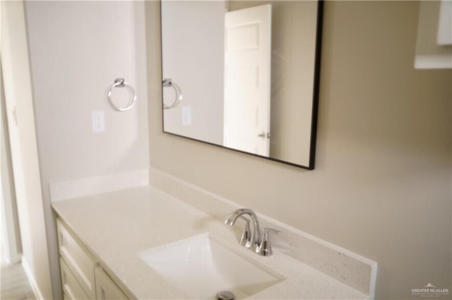 Building Photo - 1608 Canelo Dr