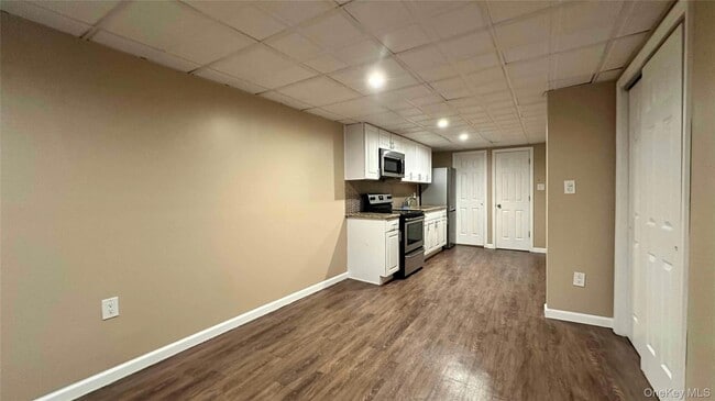 Building Photo - 320 New York Ave