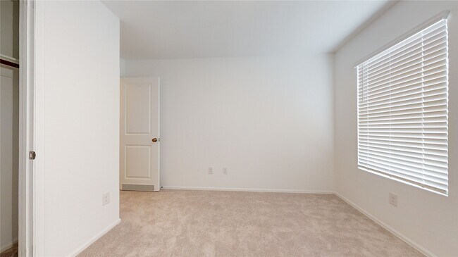 Building Photo - 27014 Breakaway Ln