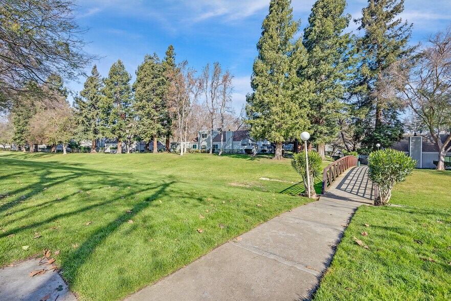 Building Photo - 7551 Maywood Dr