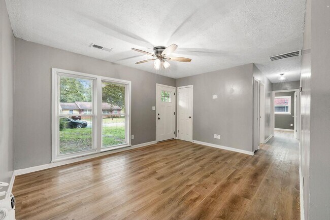 Building Photo - 128 Alexander Ct