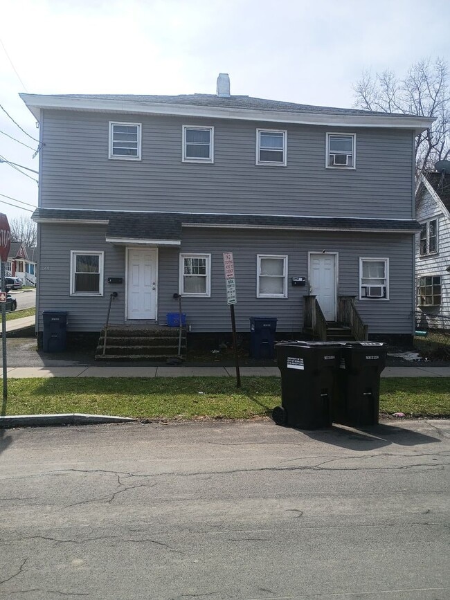 Building Photo - 501 Rowland St