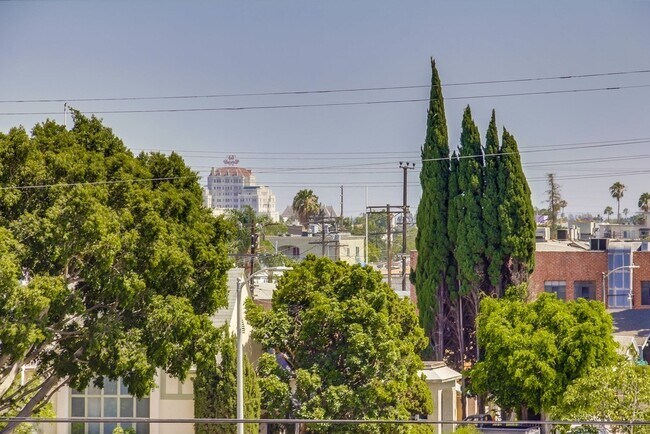 Building Photo - 6546 1/2 La Mirada Ave.-