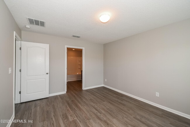 Building Photo - 9087 Gloucestershire Ct