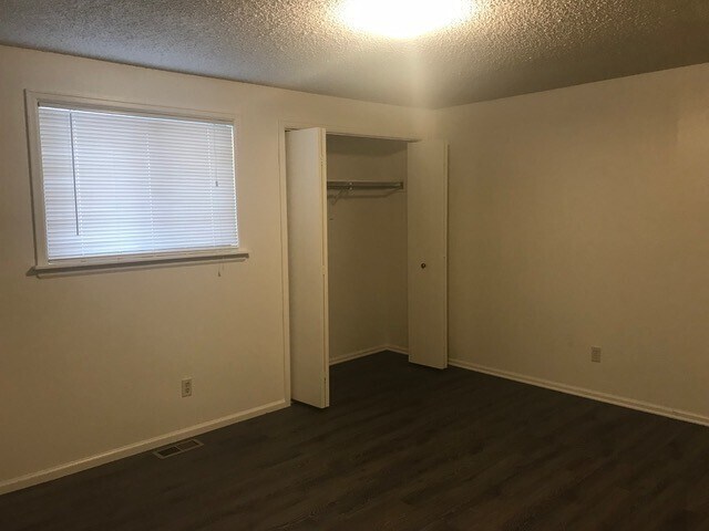 Building Photo - Three Bedroom Duplex Available In Longmont