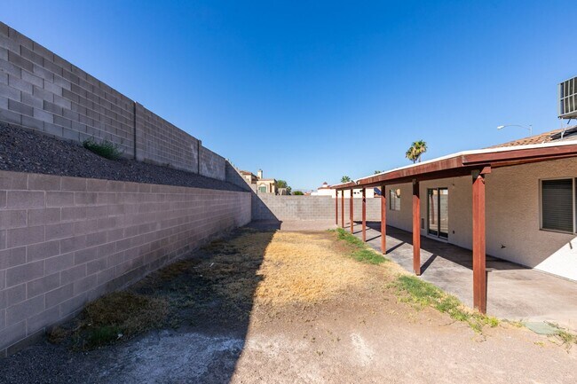 Building Photo - Charming 3-Bed, 2-Bath Single-Story Home i...