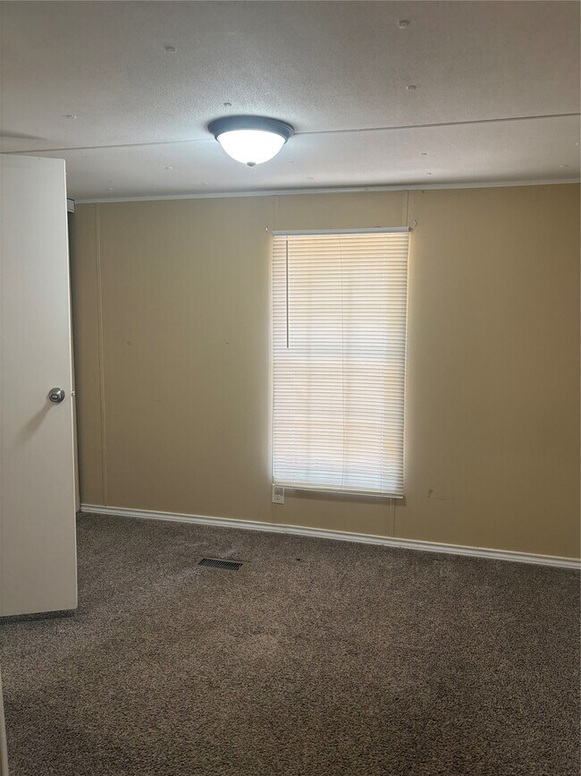 Building Photo - 14427 W Lee Shore Dr