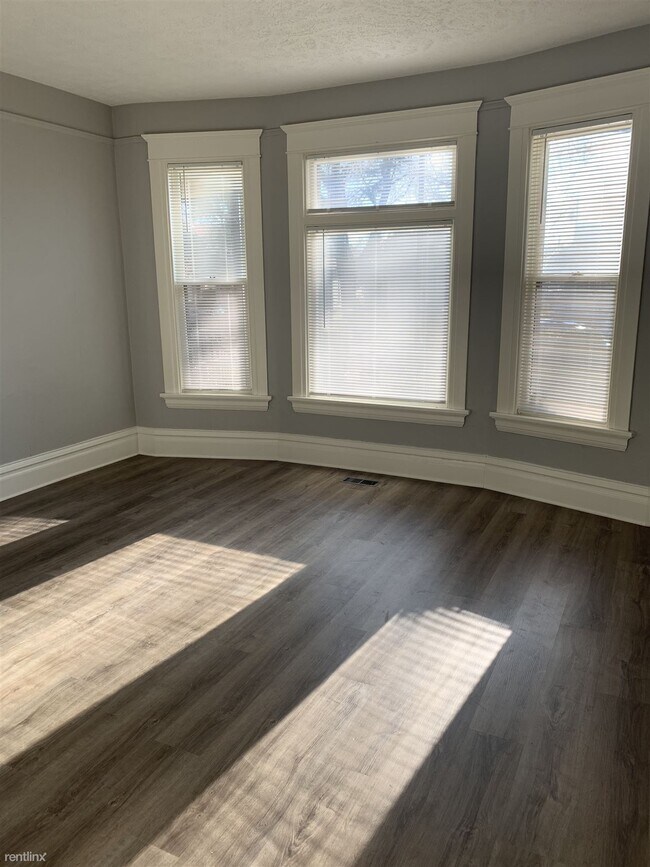Building Photo - 2 br, 1 bath Duplex - 2530 West Gardner Av...