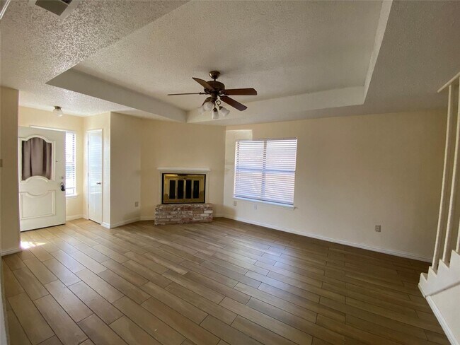 Building Photo - Coming Soon 3 bed 2 bath w/2 car garage