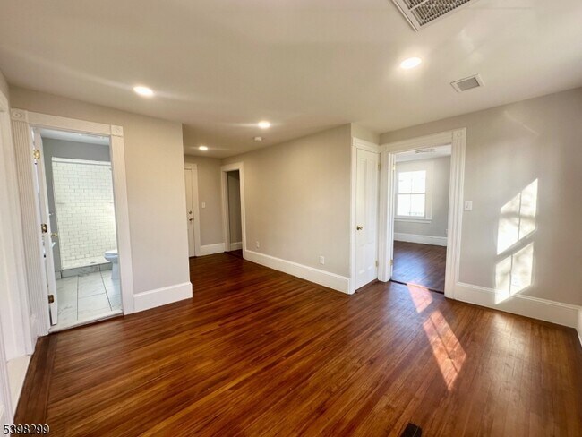 Building Photo - 328 Bloomfield Ave