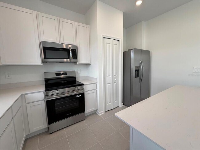 Building Photo - 2747 Skyline Lp