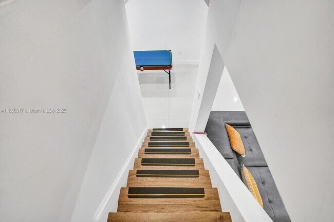 Building Photo - 617 36th St