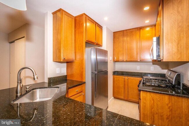 Building Photo - 9 Silverwood Cir
