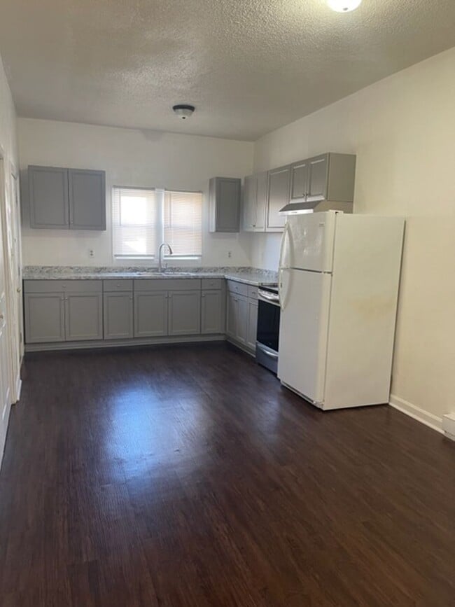Building Photo - WILLOUGHBY BEACH / NAVAL BASE AREA FOR RENT!!
