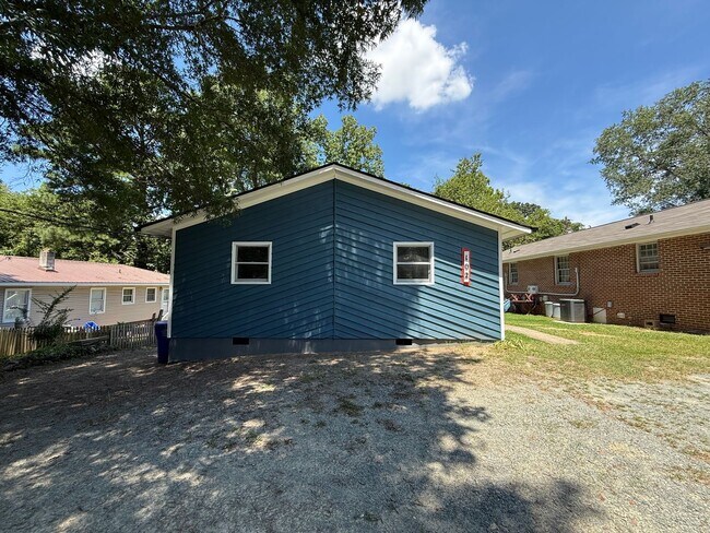 Building Photo - Johnson Street [2 UNITS]