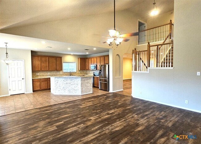 Building Photo - 400 Apache Ledge