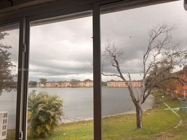 Building Photo - 18707 NE 2nd Ave