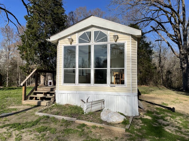 Building Photo - 119 Ray Cir