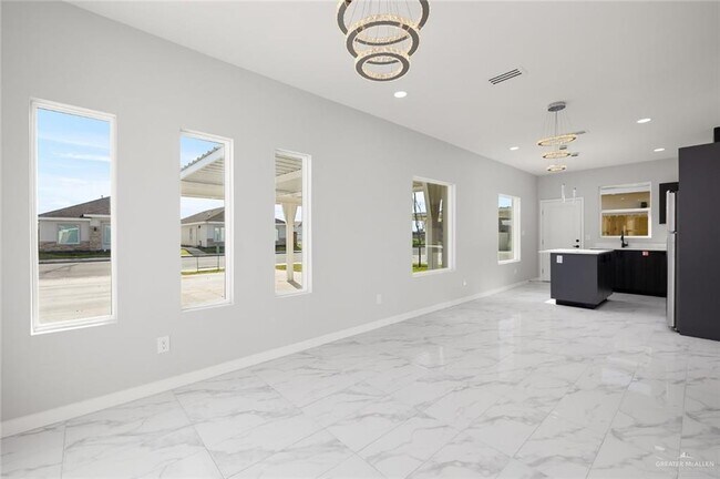 Building Photo - 919 N Woodson Ave