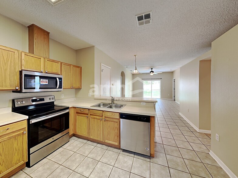 Building Photo - 9955 Shadow Creek Dr